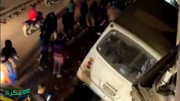 الباص دخل البلكونة.. سقوط أتوبيس على جانب الطريق الدائري