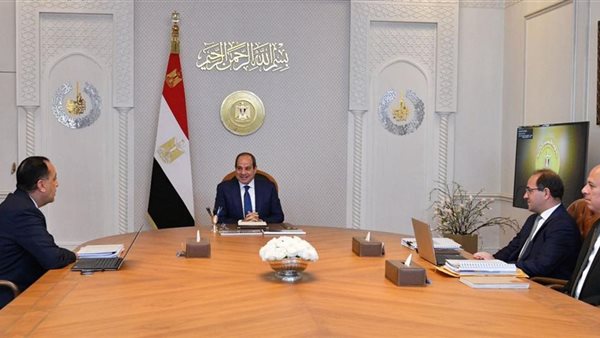 الرئيس السيسي يجتمع مع رئيس الوزراء ووزير المالية