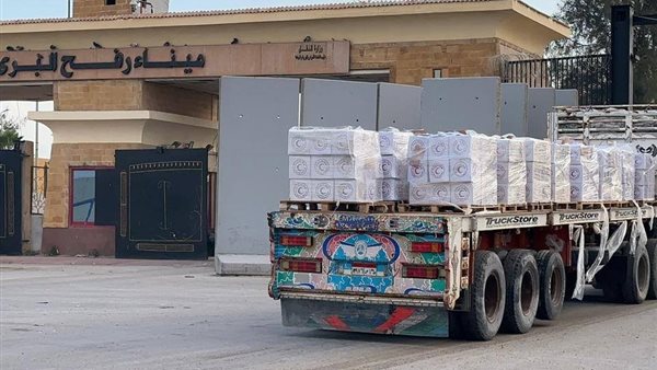 الهلال الأحمر: إدخال 3,360 طنًا من المساعدات الإنسانية لغزة