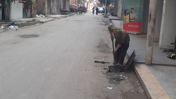 حملات مكثفة لتطهير خطوط الصرف وصفايات المطر بمدينة دسوق