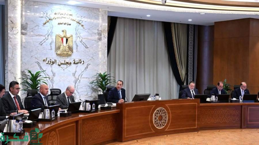 رئيس الوزراء يترأس اجتماع المجموعة الوزارية الاقتصادية بحضور محافظ المركزي