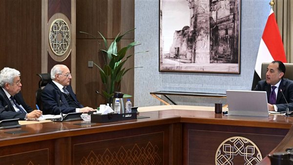 رئيس الوزراء يلتقي أعضاء اللجنة الاستشارية للشئون السياسية
