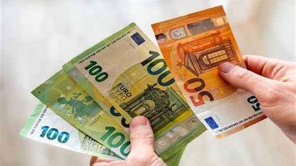 سعر اليورو يقفز فوق 61 جنيهًا في البنوك المصرية مع موجة صعود جديدة