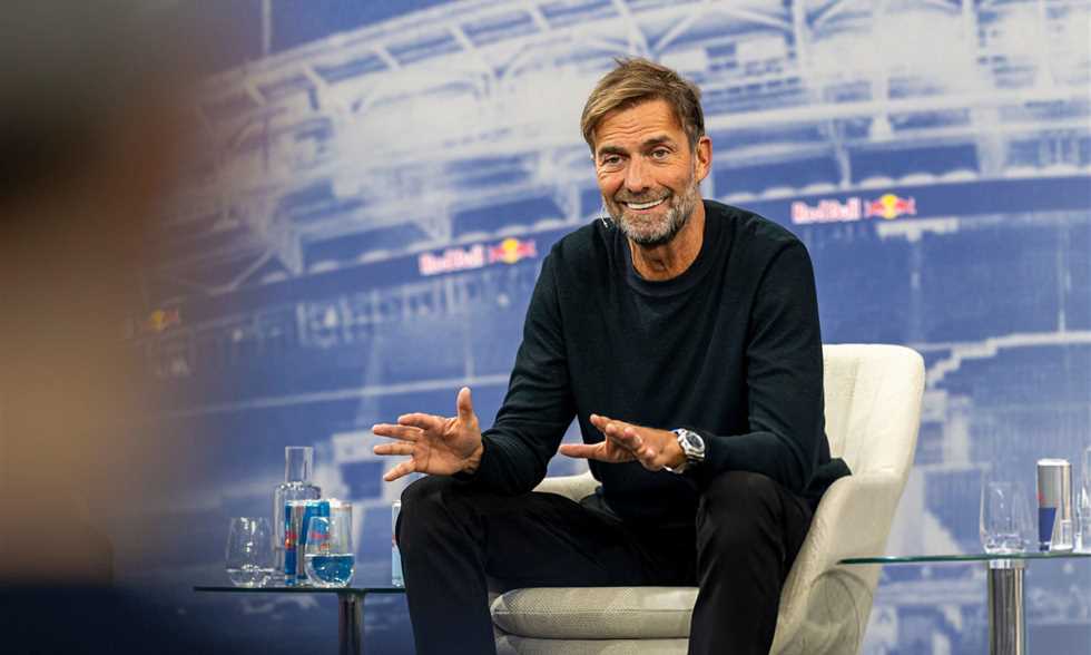 كلوب يفتح الباب للعودة للتدريب: لم أنه مسيرتي بعد