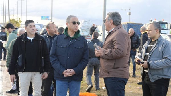 محافظ الجيزة يتابع شفط مياه الأمطار بطرق الواحات والصحراوي والدائري