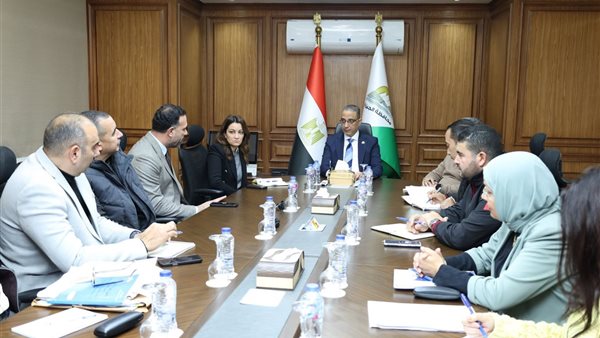 محافظ الجيزة يعقد اجتماعا موسعا لتطوير حدائق الأهرام وتحسين الخدمات