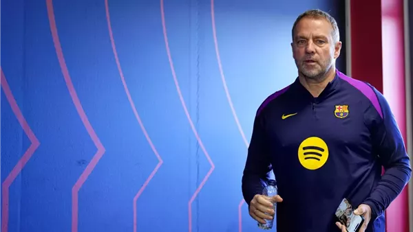 مدرب برشلونة يفوز بجائزة الشهر بالدوري الإسباني