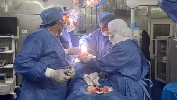 مستشفى دمياط العام ينجح في إنقاذ شابًا من مضاعفات كسر بالعمود الفقري