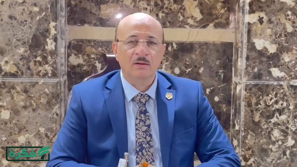 من 53 لـ 60 جنيها للدولار.. خبير مصرفي يكشف سيناريوهات الصدمة والانفراجة