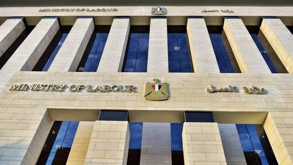 ندوات توعوية وحملات تفتيشية.. نشاط وزارة العمل اليوم