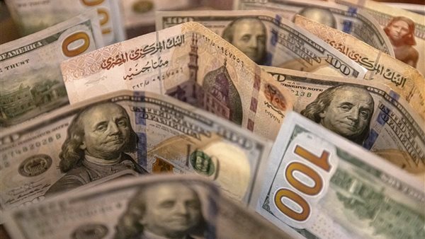 هبوط اضطراري.. الدولار يتراجع 10 قروش أمام الجنيه في تعاملات اليوم