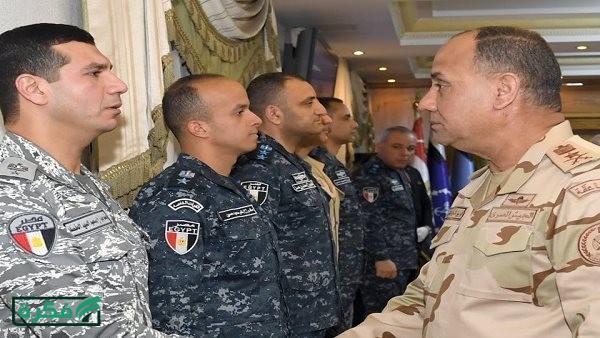 وزير الدفاع والإنتاج الحربي يلتقي عدداً من مقاتلي الأفرع الرئيسية