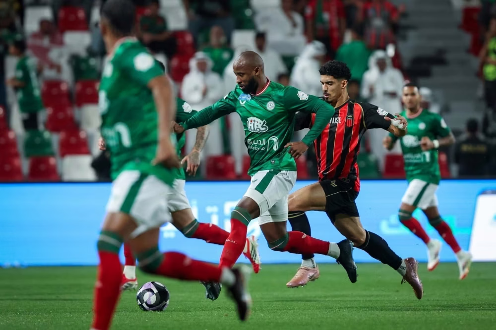 الرياض يفوز على الاتفاق بثلاثية مثيرة في دوري روشن