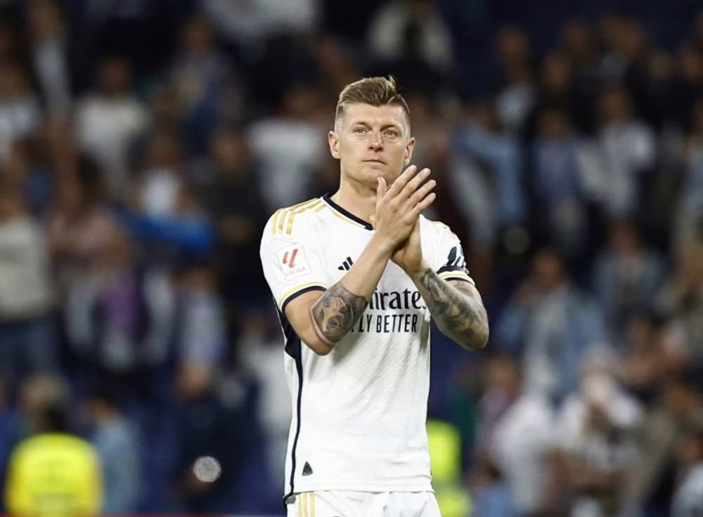 تطورات مفاجئة بشأن عودة توني كروس إلى ريال مدريد
