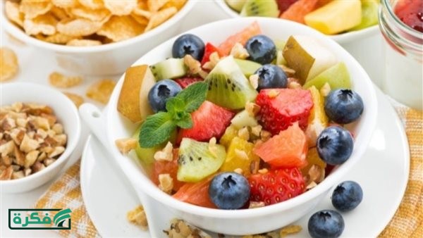 سلطة الفواكه والكورن فليكس: حلى سريع ولذيذ بلا عناء