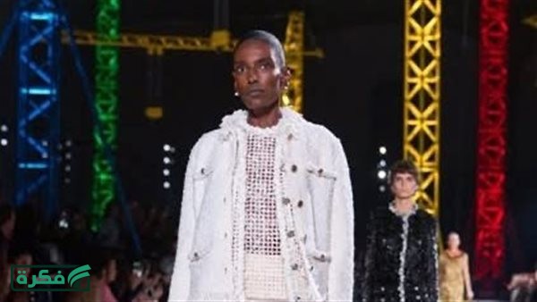 نور يحيي أول عارضة أزياء سودانية تسير في عرض شانيل