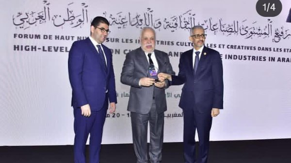 أشرف زكي يتلقى تكريمًا رفيعًا من المنتدى الثقافي والإبداعي في المغرب