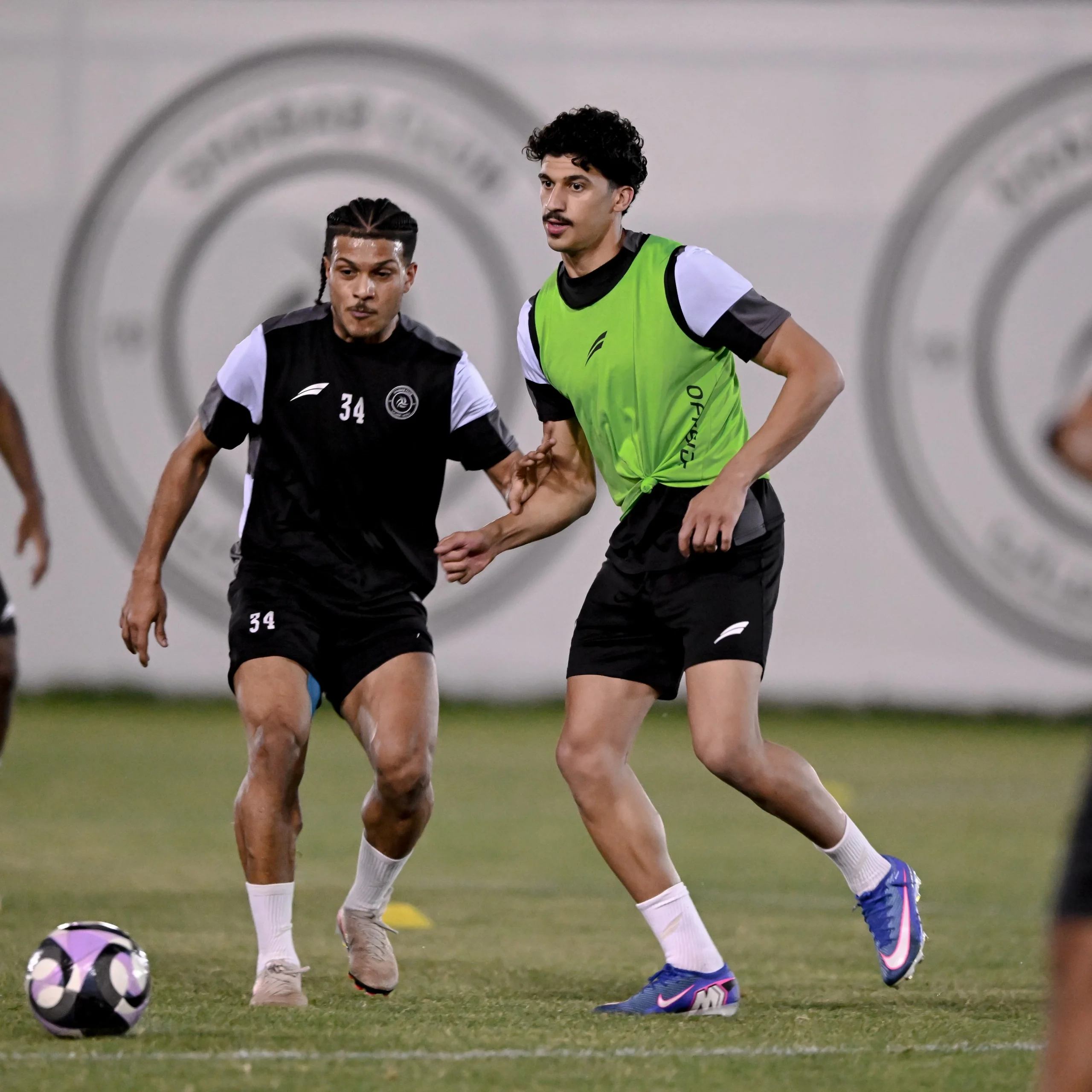 الانضباط الرياضي تتخذ إجراءات صارمة بحق العثمان ورودريغيز في السعودية
