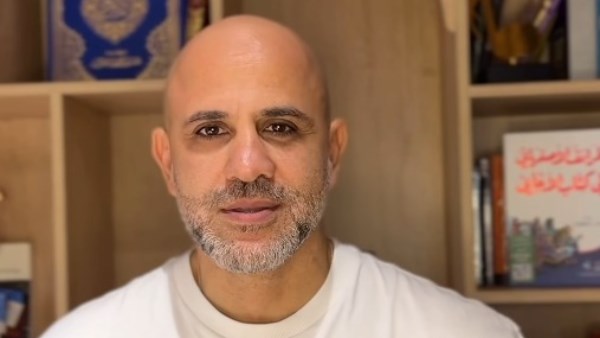 عزيز الشافعي يتحدث عن الاغتيال المعنوي بعد الانتقادات لأغنيته "بحرية"