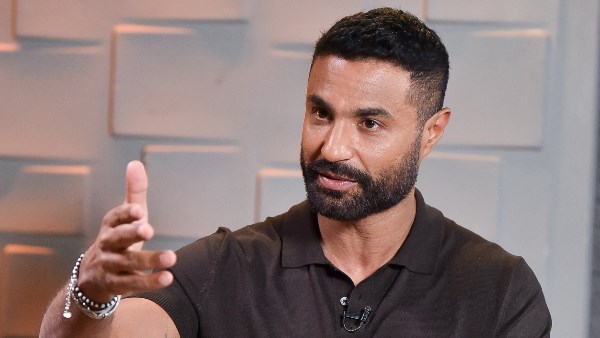 كريم فهمي يوضح موقفه من تشابه نهايتي "وننسى اللي كان" و"علي كلاي" في تصريح حصري
