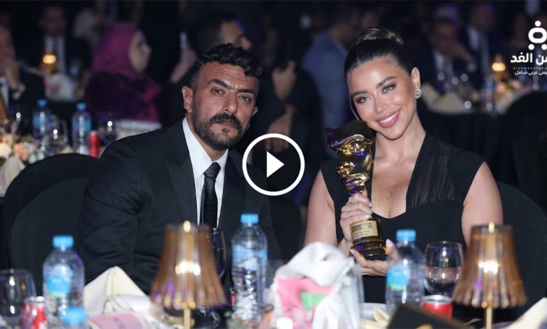 يارا السكري تمنح جائزة Trend Awards للفنان أحمد العوضي وسط أجواء احتفالية مميزة
