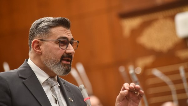 ياسر جلال يوجه نداءً للرئيس السيسي لإحياء عيد الفن في خطوة تعكس تطلعات الفنانين العرب