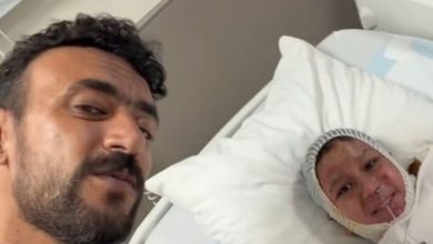 أحمد العوضي يطمئن على صحة يوسف صغير خلال زيارته في مستشفى الحروق