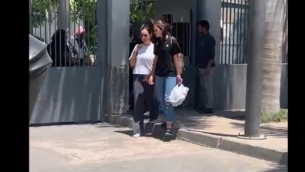 ابنة محمد مرزبان ترتدي الأبيض في جنازة والدها تنفيذًا لوصيته الأخيرة