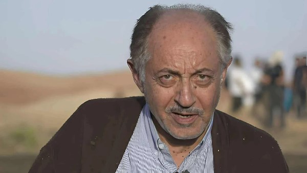 حسين فهمي يودع عبد العزيز مخيون بكلمات مؤثرة تعكس بصمته الفنية والإنسانية