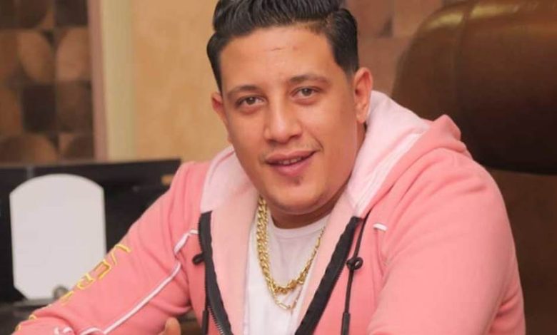 حمو بيكا يعبّر عن قلقه من الكلاب الضالة في الكومباوند ويطالب بحماية الأطفال