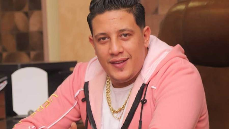 حمو بيكا يعبّر عن قلقه من الكلاب الضالة في الكومباوند ويطالب بحماية الأطفال