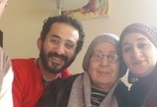 شقيقة أحمد حلمي تعبر عن حزنها لفقدان والدتها بكلمات مؤثرة