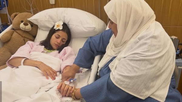 منى فاروق تكشف تفاصيل حالتها الصحية بعد جراحة عاجلة وتطمئن جمهورها
