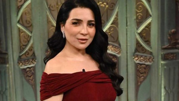 مي عز الدين تكشف تفاصيل دعم عادل إمام لها في كواليس مشوارها الفني