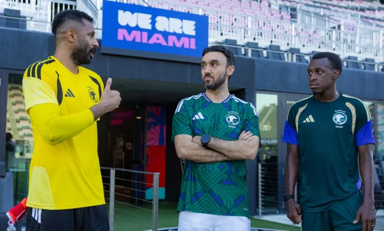 وزير الرياضة يلتقي بالمنتخب الوطني قبل فجر الثلاثاء لتحفيز اللاعبين استعدادًا للمنافسات القادمة