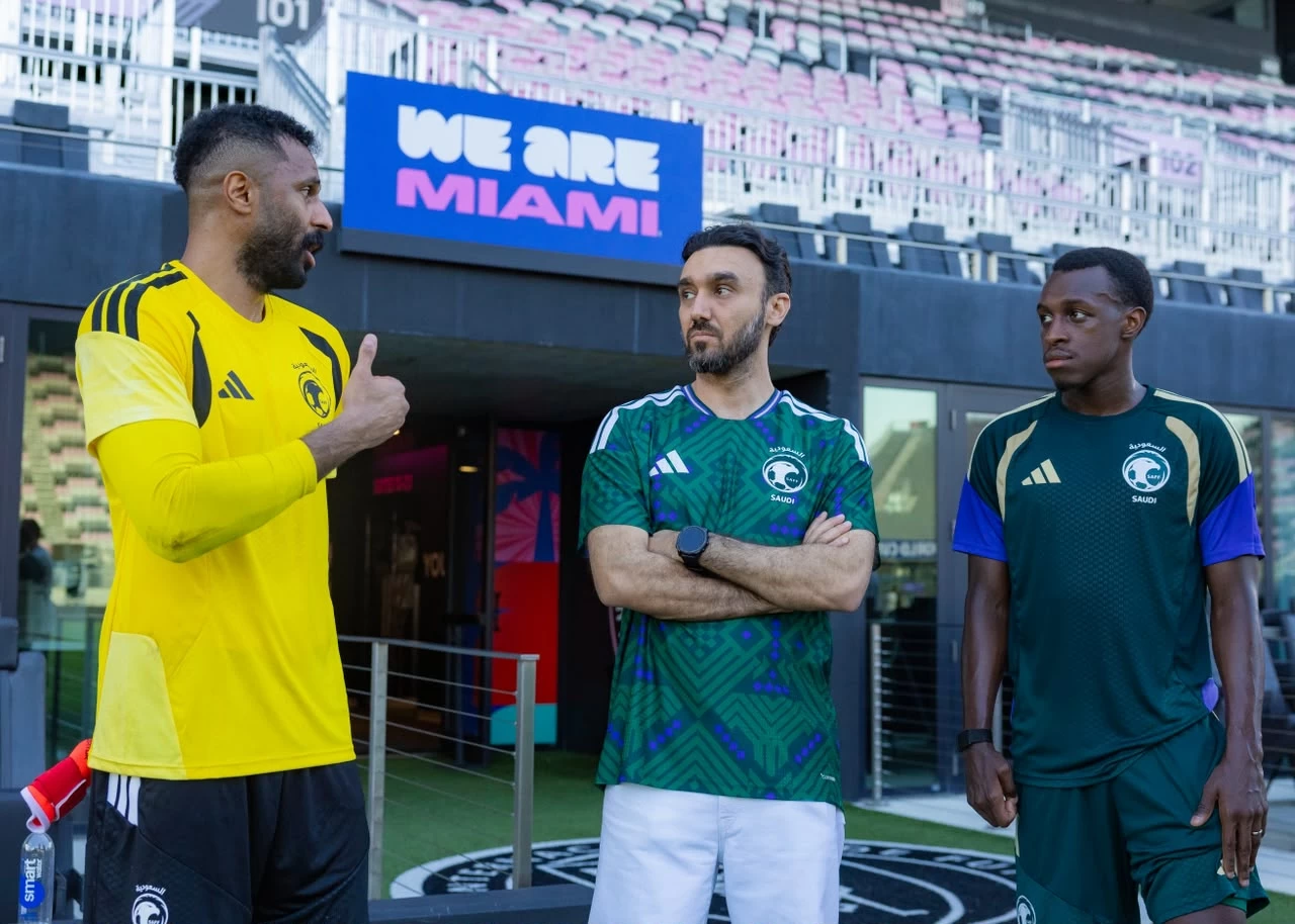 وزير الرياضة يلتقي بالمنتخب الوطني قبل فجر الثلاثاء لتحفيز اللاعبين استعدادًا للمنافسات القادمة