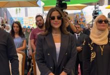 يارا السكري تتألق بإطلالة كلاسيكية خلال تكريمها لنجاحاتها في الدراما
