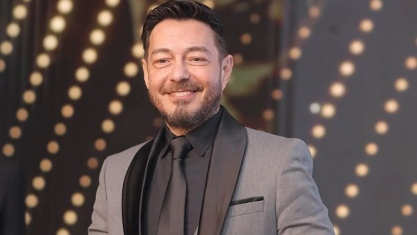 أحمد زاهر يكشف تفاصيل مؤثرة عن علاقته بوالده ويكشف عن اعتقاده الغريب حول هوية أبيه