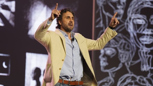 "خيال مريض" تحقق نجاحًا باهرًا في أولى لياليها وهشام ماجد يوجه رسالة مؤثرة للمنتخب المصري