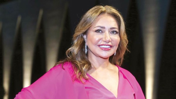 ليلى علوي تدعو لحماية حقوق الفنانين من خلال تأكيد أهمية الأداء العلني للممثلين