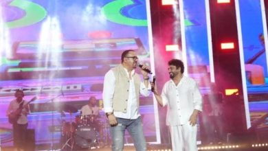 محمد منصور يكشف عن مفاجآت جديدة في المسرح الروماني بعد حفل التسعينات