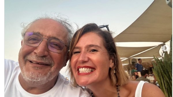 هنا شيحة تعبر عن حزنها العميق لوفاة والد زوج شقيقتها وتأثير الفاجعة على عائلتها
